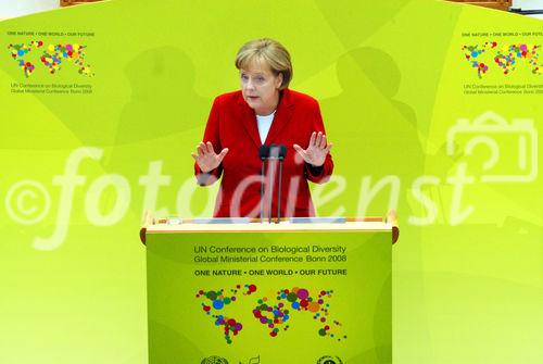 Bonn, 28.05.2008
Foto: Bundeskanzlerin Angela MERKEL bei Rede
 Copyright by: Sepp Spiegl, Tel.: 0228 9483026, Fax.: 0228 9483027 {53129 Bonn, Moselweg 32, Deutsche Bank-Bonn, Kto.: 314967101, Blz.: 38070059}