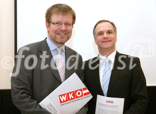 (C) fotodienst/Anna Rauchenberger - Wien, 14.01.2009 - Präsentation des Werbe-Optimismus-Index im Wiener Café Griensteidl: Jeder zweite Werbemanager kalkuliert massiven Werberückgang in Österreich ein. Der Werbe-Optimismus-Index analysiert Entwicklungen und Erwartugen in einem mehrstufigen System aus den österreichischen Top-500-Auftraggebern, den Werbeagenturen, den Konsumenten und den Medien und zeichnet ein umfassendes Bild der Branchenkonjunktur im vierten Quartal 2008 und einen Ausblick auf das Krisenjahr 2009. FOTO v.l.: Peter Drössler (Obmann des Fachverbandes Werbung und Marktkommunikation in der Wirtschaftskammer Österreich), Mag. Markus Deutsch (Fachverbandsgeschäftsführer des Fachverbandes Werbung und Marktkommunikation in der Wirtschaftskammer Österreich)