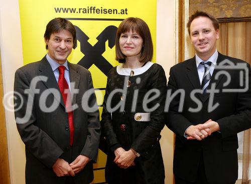 (C) fotodienst/Anna Rauchenberger - Wien, 9.1.2009 - Kapitalmarktszenario Österreich und CEE - Anpassungsprozess hinterlässt Spuren. Für 2009 wird der Konjunktureinbruch nun auch für Zentral- und Osteuropa erwartet. FOTO v.l.: Peter Brezinschek (Chefanalyst der Raiffeisen Zentralbank Österreich AG), Birgit Kuras (Chefanalystin der Raiffeisen Centrobank AG), Stefan Maxian (Head of Company Research der Raiffeisen Centrobank AG)