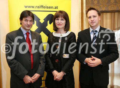 (C) fotodienst/Anna Rauchenberger - Wien, 9.1.2009 - Kapitalmarktszenario Österreich und CEE - Anpassungsprozess hinterlässt Spuren. Für 2009 wird der Konjunktureinbruch nun auch für Zentral- und Osteuropa erwartet. FOTO v.l.: Peter Brezinschek (Chefanalyst der Raiffeisen Zentralbank Österreich AG), Birgit Kuras (Chefanalystin der Raiffeisen Centrobank AG), Stefan Maxian (Head of Company Research der Raiffeisen Centrobank AG)