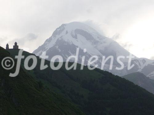 Georgiens mächtiger Vulkan Kasbek (5047 m) war Ende Juli 2011 die fünfte Station der 