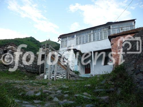 Georgiens mächtiger Vulkan Kasbek (5047 m) war Ende Juli 2011 die fünfte Station der 