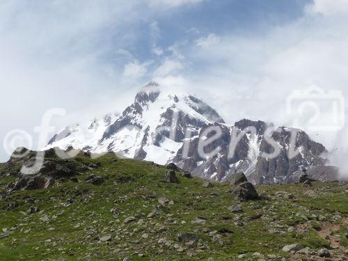 Georgiens mächtiger Vulkan Kasbek (5047 m) war Ende Juli 2011 die fünfte Station der 