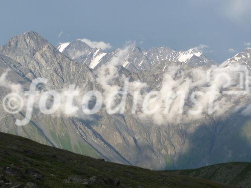 Georgiens mächtiger Vulkan Kasbek (5047 m) war Ende Juli 2011 die fünfte Station der 