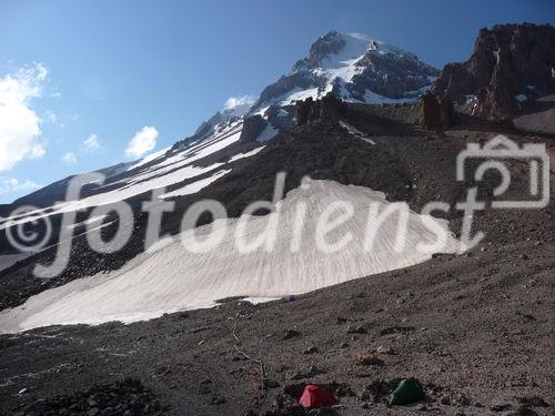 Georgiens mächtiger Vulkan Kasbek (5047 m) war Ende Juli 2011 die fünfte Station der 