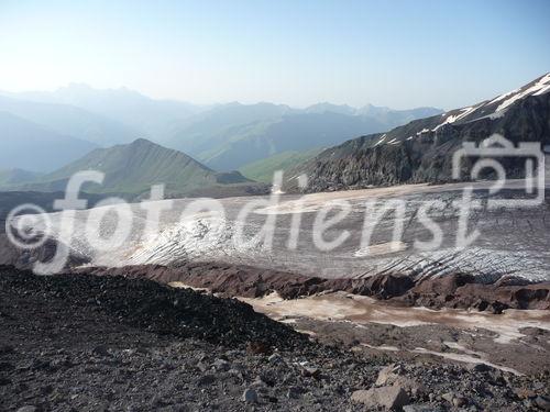 Georgiens mächtiger Vulkan Kasbek (5047 m) war Ende Juli 2011 die fünfte Station der 