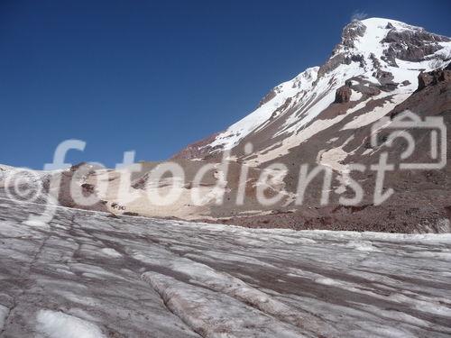 Georgiens mächtiger Vulkan Kasbek (5047 m) war Ende Juli 2011 die fünfte Station der 