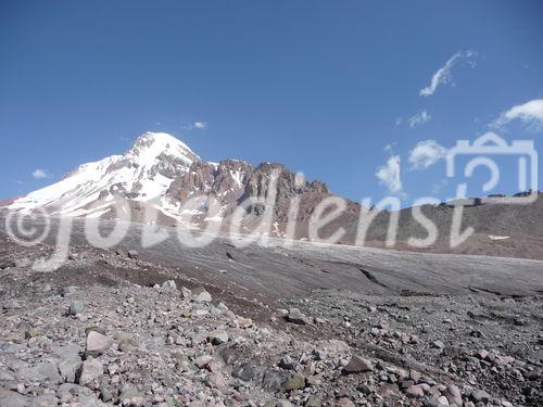 Georgiens mächtiger Vulkan Kasbek (5047 m) war Ende Juli 2011 die fünfte Station der 