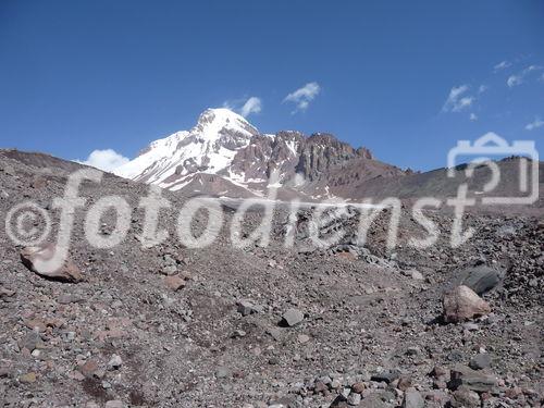 Georgiens mächtiger Vulkan Kasbek (5047 m) war Ende Juli 2011 die fünfte Station der 