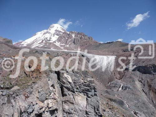 Georgiens mächtiger Vulkan Kasbek (5047 m) war Ende Juli 2011 die fünfte Station der 