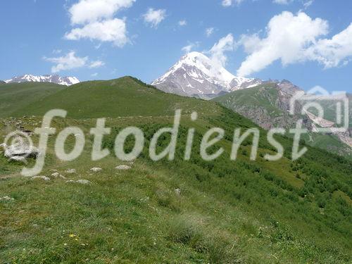 Georgiens mächtiger Vulkan Kasbek (5047 m) war Ende Juli 2011 die fünfte Station der 