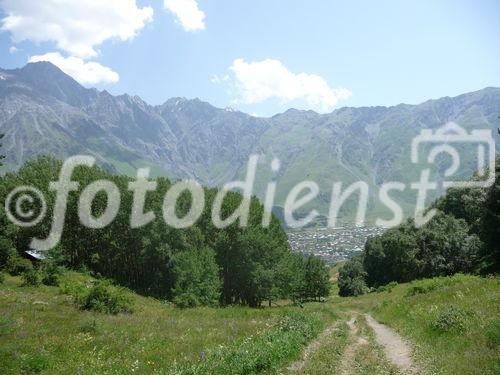 Georgiens mächtiger Vulkan Kasbek (5047 m) war Ende Juli 2011 die fünfte Station der 