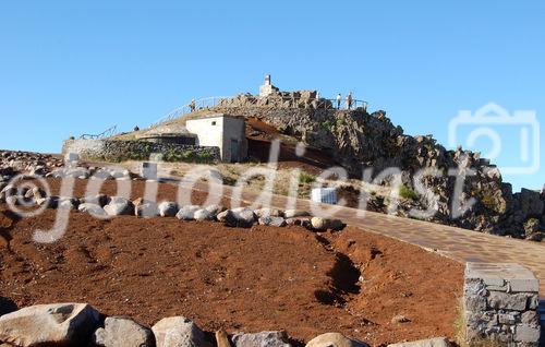 Portugal, Insel Madeira, Berge, PicoAreeiro, 2. höchster Berg, Aussicht, Felsen, Vegetation, Landschaft, Sehenswürdigkeit,
Felsen, Vegetation, Wolken, Klima

Portugal, Madeira, Island, PicoAreeiro, second highest vulcanic mountain, landscape, people, tourist attraction
vegetation, clouds, clima,
