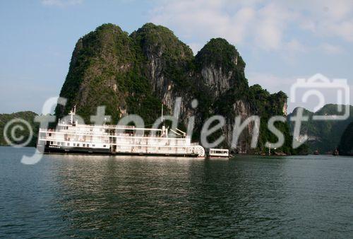 Asien, Vietnam, Halong Bay, UNESCO Weltkulturerbe, Boote, Schiffe, Dschunken, 
Meer, Kalksteinfelsen, Schifffahrt, Ausflug, Meer, Asia, Vietnam, Unesco Word Heritage Halong Bay, boats, ships, cruises

Asia, Vietnam, UNESCO World Heritage Site, boats, ships, cruises, ocean, 

Alle Bilder auch als Dia verfügbar. All pictures also as slides (diapositiv) available.
Hochauflösende Scans in Bearbeitung. High resolution scans in work progress.
