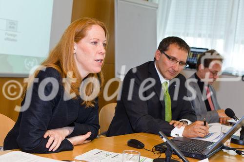 (c) fotodienst / Johannes Brunnbauer | UNCTAD World Investment Report 2011 in der Österreichischen Nationalbank
Im Bild vlnr.: Elisabeth Türk, Dr. Johannes Turner und Christian Gutlederer