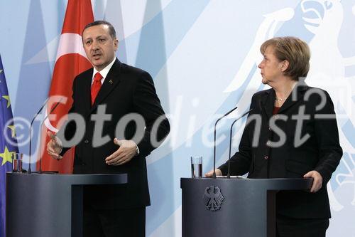 Berlin,den 08.02.2008-Bundeskanzleramt
Foto: Bundeskanzlerin Angela Merkel und der
Ministerpraesident der Republik Türkei,
Recep Tayip Erdogan.
Copyright by: Reiner Zensen,
Gallierweg 15,53117 Bonn,
Tel.0170-8119315 
Mail: photo@reinerzensen.de
{Postbank Koeln Konto-Nr.425811505;
BLZ 37010050,
Veroeffentlichung gegen Honorar plus 7% Mwst.,Steuer-Nr. 205/5336/1051,Finanzamt Bonn-Innenstadt}, {Honorarpflichtiges Pressebild,Verwendung gegen Honorar nach Vereinbarung u.Belegexemplar.Keine Weitergabe an Dritte,keine Syndikation,keine Aufnahme in Archive oder Datenbanken,welche Dritten offenstehen.}, {No Syndication,no passing on to third parties,no taking up in archives or databanks,which are open to anyone}.