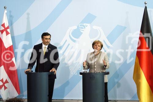 Berlin,den 25.06.2008-Bundeskanzleramt
Foto: Bundeskanzlerin Angela Merkel mit dem Praesidenten von Georgien, Micheil Saakaschwili.
Copyright by: Reiner Zensen,
Gallierweg 15,53117 Bonn,
Tel.0170-8119315 
Mail: photo@reinerzensen.de
Foto honorarpflichtig und nur zur redaktionellen
Verwendung,
{Postbank Koeln Konto-Nr.425811505;
BLZ 37010050,
Veroeffentlichung gegen Honorar plus 7% Mwst.,Steuer-Nr. 205/5336/1051,Finanzamt Bonn-Innenstadt}, {Honorarpflichtiges Pressebild,Verwendung gegen Honorar nach Vereinbarung u.Belegexemplar.Keine Weitergabe an Dritte,keine Syndikation,keine Aufnahme in Archive oder Datenbanken,welche Dritten offenstehen.}, {No Syndication,no passing on to third parties,no taking up in archives or databanks,which are open to anyone}.