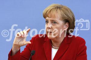 Berlin,den 23.07.2008-Bundespressekonferenz
Foto: Bundeskanzlerin Dr. Angela Merkel, anlaesslich
einer Pressekonferenz in Berlin.
Copyright by: Reiner Zensen,
Gallierweg 15,53117 Bonn,
Tel.0170-8119315 
Mail: photo@reinerzensen.de
Foto honorarpflichtig und nur zur redaktionellen
Verwendung,
{Postbank Koeln Konto-Nr.425811505;
BLZ 37010050,
Veroeffentlichung gegen Honorar plus 7% Mwst.,Steuer-Nr. 205/5336/1051,Finanzamt Bonn-Innenstadt}, {Honorarpflichtiges Pressebild,Verwendung gegen Honorar nach Vereinbarung u.Belegexemplar.Keine Weitergabe an Dritte,keine Syndikation,keine Aufnahme in Archive oder Datenbanken,welche Dritten offenstehen.}, {No Syndication,no passing on to third parties,no taking up in archives or databanks,which are open to anyone}.