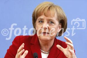 Berlin,den 23.07.2008-Bundespressekonferenz
Foto: Bundeskanzlerin Dr. Angela Merkel, anlaesslich
einer Pressekonferenz in Berlin.
Copyright by: Reiner Zensen,
Gallierweg 15,53117 Bonn,
Tel.0170-8119315 
Mail: photo@reinerzensen.de
Foto honorarpflichtig und nur zur redaktionellen
Verwendung,
{Postbank Koeln Konto-Nr.425811505;
BLZ 37010050,
Veroeffentlichung gegen Honorar plus 7% Mwst.,Steuer-Nr. 205/5336/1051,Finanzamt Bonn-Innenstadt}, {Honorarpflichtiges Pressebild,Verwendung gegen Honorar nach Vereinbarung u.Belegexemplar.Keine Weitergabe an Dritte,keine Syndikation,keine Aufnahme in Archive oder Datenbanken,welche Dritten offenstehen.}, {No Syndication,no passing on to third parties,no taking up in archives or databanks,which are open to anyone}.