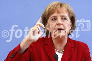 Berlin,den 23.07.2008-Bundespressekonferenz
Foto: Bundeskanzlerin Dr. Angela Merkel, anlaesslich
einer Pressekonferenz in Berlin.
Copyright by: Reiner Zensen,
Gallierweg 15,53117 Bonn,
Tel.0170-8119315 
Mail: photo@reinerzensen.de
Foto honorarpflichtig und nur zur redaktionellen
Verwendung,
{Postbank Koeln Konto-Nr.425811505;
BLZ 37010050,
Veroeffentlichung gegen Honorar plus 7% Mwst.,Steuer-Nr. 205/5336/1051,Finanzamt Bonn-Innenstadt}, {Honorarpflichtiges Pressebild,Verwendung gegen Honorar nach Vereinbarung u.Belegexemplar.Keine Weitergabe an Dritte,keine Syndikation,keine Aufnahme in Archive oder Datenbanken,welche Dritten offenstehen.}, {No Syndication,no passing on to third parties,no taking up in archives or databanks,which are open to anyone}.