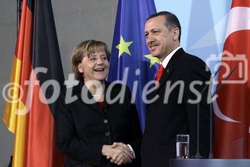 Berlin,den 08.02.2008-Bundeskanzleramt
Foto: Bundeskanzlerin Angela Merkel und der
Ministerpraesident der Republik Türkei,
Recep Tayip Erdogan.
Copyright by: Reiner Zensen,
Gallierweg 15,53117 Bonn,
Tel.0170-8119315 
Mail: photo@reinerzensen.de
{Postbank Koeln Konto-Nr.425811505;
BLZ 37010050,
Veroeffentlichung gegen Honorar plus 7% Mwst.,Steuer-Nr. 205/5336/1051,Finanzamt Bonn-Innenstadt}, {Honorarpflichtiges Pressebild,Verwendung gegen Honorar nach Vereinbarung u.Belegexemplar.Keine Weitergabe an Dritte,keine Syndikation,keine Aufnahme in Archive oder Datenbanken,welche Dritten offenstehen.}, {No Syndication,no passing on to third parties,no taking up in archives or databanks,which are open to anyone}.