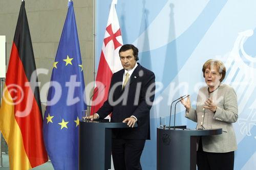 Berlin,den 25.06.2008-Bundeskanzleramt
Foto: Bundeskanzlerin Angela Merkel mit dem Praesidenten von Georgien, Micheil Saakaschwili.
Copyright by: Reiner Zensen,
Gallierweg 15,53117 Bonn,
Tel.0170-8119315 
Mail: photo@reinerzensen.de
Foto honorarpflichtig und nur zur redaktionellen
Verwendung,
{Postbank Koeln Konto-Nr.425811505;
BLZ 37010050,
Veroeffentlichung gegen Honorar plus 7% Mwst.,Steuer-Nr. 205/5336/1051,Finanzamt Bonn-Innenstadt}, {Honorarpflichtiges Pressebild,Verwendung gegen Honorar nach Vereinbarung u.Belegexemplar.Keine Weitergabe an Dritte,keine Syndikation,keine Aufnahme in Archive oder Datenbanken,welche Dritten offenstehen.}, {No Syndication,no passing on to third parties,no taking up in archives or databanks,which are open to anyone}.