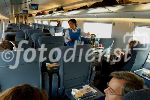 First Class Service on board of Renfe fast trains. Erste Klasse Service in den Hochgeschwindigkeitszügen von RENFE