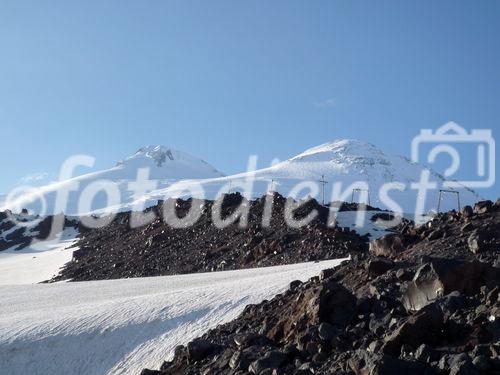 Die Gletscher am Elbrus sind zwischen 20 und 140 m dick.