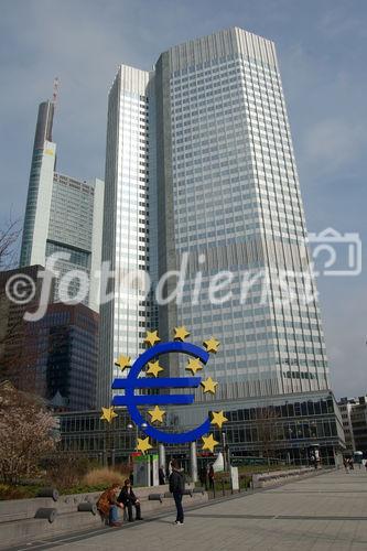 Finanzplatz Frankfurt: Europäische Zentralbank am Willy Brandt Platz
Frankfurt: European Central Bank at Willy Brandt place