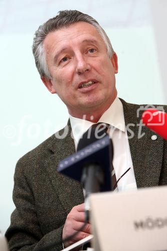 (C) fotodienst/Anna Rauchenberger - Wien, 16.12.2008 -  Kommunal Kredit Austria präsentiert gemeinsam mit dem Österreichischen Gemeindebund und dem Österreichischen Städtebund den Gemeindefinanzbericht 2008. FOTO: Bgm. Helmut Mödlhammer (Präsident des Gemeindebunds)