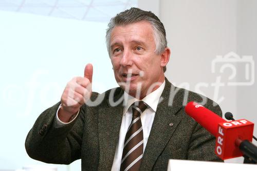 (C) fotodienst/Anna Rauchenberger - Wien, 16.12.2008 -  Kommunal Kredit Austria präsentiert gemeinsam mit dem Österreichischen Gemeindebund und dem Österreichischen Städtebund den Gemeindefinanzbericht 2008. FOTO: Bgm. Helmut Mödlhammer (Präsident des Gemeindebunds)