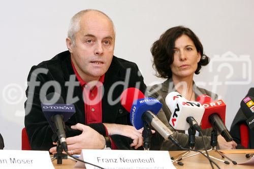 (C) fotodienst/Anna Rauchenberger - Wien, 15.12.2008 - Ärzte ohne Grenzen, WWF, Amnesty International und SOS-Kinderdorf: Vor dem Spendengipfel der Regierung protestieren rennomierte Hilfsorganisationen gegen ihre mögliche Ausgrenzung von der Spendenabsetzbarkeit. FOTO:  DI Franz Neunteufl (Geschäftsführer Ärzte ohne Grenzen und Obmann IÖGV), Mag. Irene Jancsy (Kommunikationleiterin Ärzte ohne Grenzen)