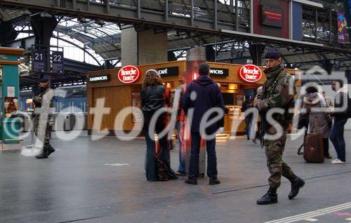 Die Bahnhöfe sind über die Festtage streng bewacht aus Angst vor Terror-Attacken