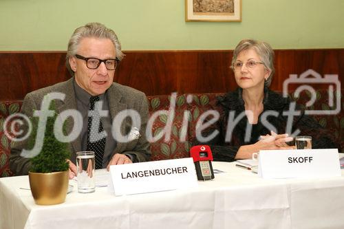 (C) fotodienst/Anna Rauchenberger - Wien, 12.12.2008 - Der Österreichische Ethik-Rat für Public Relations nimmt seine Arbeit auf: Mit der Gründung dieser unabhängigen Institution geht die heimische PR-Branche nun aktiv gegen schwarze Schafe in den eigenen Reihen vor. FOTO: emer. Univ.-Prof. Dr Wolfgang R. Langenbucher (Vorsitzender des PR-Ethik-Rats), Dkfm. Renate Skoff (stv. Vorsitzende des PR-Ethik-Rats)