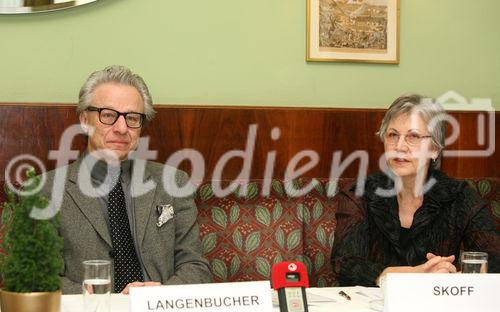 (C) fotodienst/Anna Rauchenberger - Wien, 12.12.2008 - Der Österreichische Ethik-Rat für Public Relations nimmt seine Arbeit auf: Mit der Gründung dieser unabhängigen Institution geht die heimische PR-Branche nun aktiv gegen schwarze Schafe in den eigenen Reihen vor. FOTO: emer. Univ.-Prof. Dr Wolfgang R. Langenbucher (Vorsitzender des PR-Ethik-Rats), Dkfm. Renate Skoff (stv. Vorsitzende des PR-Ethik-Rats)