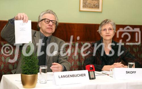 (C) fotodienst/Anna Rauchenberger - Wien, 12.12.2008 - Der Österreichische Ethik-Rat für Public Relations nimmt seine Arbeit auf: Mit der Gründung dieser unabhängigen Institution geht die heimische PR-Branche nun aktiv gegen schwarze Schafe in den eigenen Reihen vor. FOTO: emer. Univ.-Prof. Dr Wolfgang R. Langenbucher (Vorsitzender des PR-Ethik-Rats), Dkfm. Renate Skoff (stv. Vorsitzende des PR-Ethik-Rats)