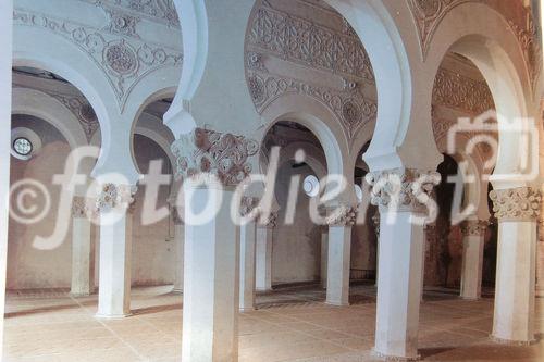 Die Synagoge Santa Maria la Blanca in Toledo, eines der unzähligen Bauwerke die zum Unesco-Weltkulturerbe der Hauptstadt von Castilla-La Mancha zählt