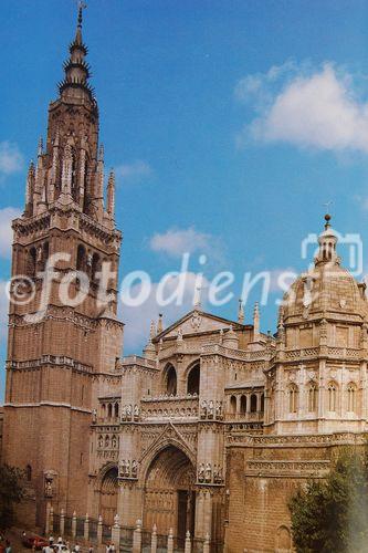 Die Kathedrale von Toledo ist eine der weltweit prächtigsten und zudem die höchste Kirche Spaniens. Ihr Bau dauerte fast 300 Jahre (1226 bis im 15 Jh.). Zahlreiche berühmte Künstler der damaligen Zeit waren daran beteiligt. Unter Ihnen auch Petrus Petri, Enrique Egas, Pedro und Juan Guas, Narciso Tomé und viele andere.