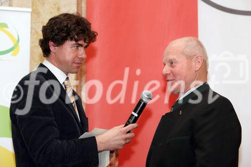 (C) fotodienst/Anna Rauchenberger - Wien, 11.12.2008 - Verleihung der Hans-Kudlich Preise 2008 im Lebensministerium. FOTO: Klemens Riegler (Geschäftsführer des Ökosozialen Forums), Franz Mair (Preisträger, Schwanenstadt, Oberösterreich)