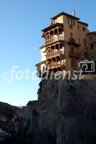 Die hängenden Häuser (Casas Colgadas) im Unesco Weltkulturerbe La Cuenca in der Castillia-La Mancha sind einzigartig. Die Stadt liegt auf einem Felsplateau über den Schluchten des Jucar und Huécar