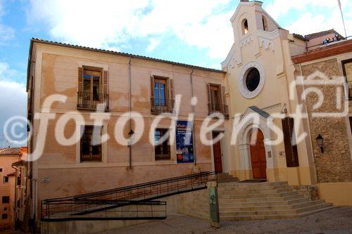 Im Weltkulturerbe La Cuenca wimmelt es von Kirchen, Museen und historischen Gebäuden aus dem Mittelalter. In the world heritage site La Cuenca there are a lot of mueeum in historic churches 