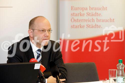 (C) fotodienst/Anna Rauchenberger - Wien, 10.12.2008 - Österreichs Städte in Zahlen 2008 - Präsentation aktueller Ergebnisse und Analysen. FOTO: SR Dr. Thomas Weninger (Generalsekretär, Österreichischer Städtebund)