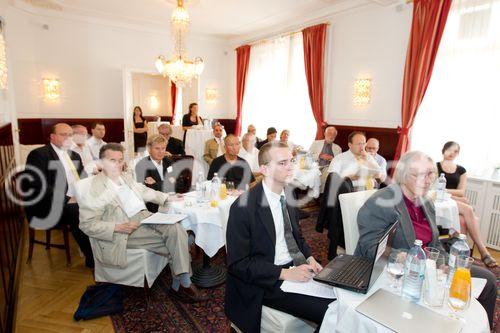 (C) fotodienst.at /Anna Rauchenberger  - Wien, 14.07.2011 - Die Zahl der Naturkatastrophen wird immer größer, die Schäden – auch für die Wirtschaft – werden immer dramatischer. Wie sich die Versicherungswirtschaft und ihre Kunden auf diese Situation einstellen können, erörtert das weltgrößte unabhängige Makler-Netzwerk WBN (Worldwide Broker Network) bei seiner aktuellen Tagung an diesem Wochenende in Wien. Heute fand hierzu im ‚Schwarzen Kameel’ eine Pressekonferenz statt.