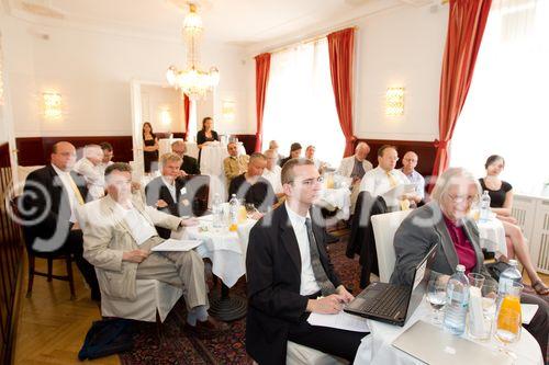 (C) fotodienst.at /Anna Rauchenberger  - Wien, 14.07.2011 - Die Zahl der Naturkatastrophen wird immer größer, die Schäden – auch für die Wirtschaft – werden immer dramatischer. Wie sich die Versicherungswirtschaft und ihre Kunden auf diese Situation einstellen können, erörtert das weltgrößte unabhängige Makler-Netzwerk WBN (Worldwide Broker Network) bei seiner aktuellen Tagung an diesem Wochenende in Wien. Heute fand hierzu im ‚Schwarzen Kameel’ eine Pressekonferenz statt.