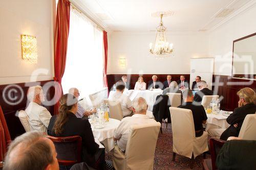 (C) fotodienst.at /Anna Rauchenberger  - Wien, 14.07.2011 - Die Zahl der Naturkatastrophen wird immer größer, die Schäden – auch für die Wirtschaft – werden immer dramatischer. Wie sich die Versicherungswirtschaft und ihre Kunden auf diese Situation einstellen können, erörtert das weltgrößte unabhängige Makler-Netzwerk WBN (Worldwide Broker Network) bei seiner aktuellen Tagung an diesem Wochenende in Wien. Heute fand hierzu im ‚Schwarzen Kameel’ eine Pressekonferenz statt.