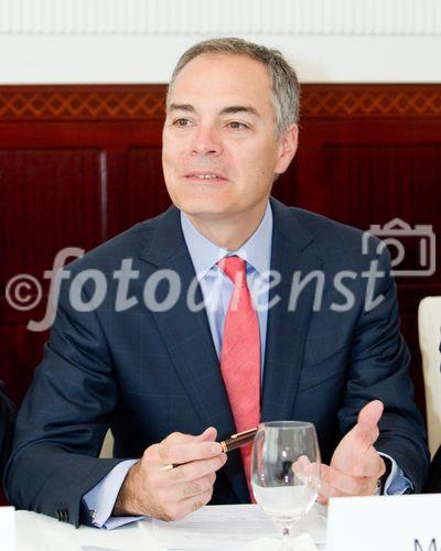 (C) fotodienst.at /Anna Rauchenberger  - Wien, 14.07.2011 - Die Zahl der Naturkatastrophen wird immer größer, die Schäden – auch für die Wirtschaft – werden immer dramatischer. Wie sich die Versicherungswirtschaft und ihre Kunden auf diese Situation einstellen können, erörtert das weltgrößte unabhängige Makler-Netzwerk WBN (Worldwide Broker Network) bei seiner aktuellen Tagung an diesem Wochenende in Wien. Heute fand hierzu im ‚Schwarzen Kameel’ eine Pressekonferenz statt. FOTO:  Neil Morrison, Chairman Worldwide Broker Network