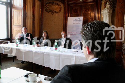 v.n.l.r.: Jörn Oelze, Franziska Stübler, Markus Izmir, Darius Shey. New Horizons empowerIT, Pressekonferenz im Palais Auersperg, 1080 Wien 3.12.2008, 9.30 Uhr (c)Julia Fuchs für Fotodienst