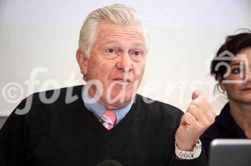 (C) fotodienst/Gudrun Krieger - Wien 03.12.2008 - Pressekonferenz - PAP Ratgeber-Paket - 60.000 Frauen jährlich mit unklarem Krebsabstrich konfrontiert:   Univ -Prof. Dr. Sepp Leodolter (Klinische Abt. f. allg. Gynäkologie und gynäkologische Onkologie an der mediz. Univ. Wien), Katharina Stemberger (Vorsitzende und Initiatorin der Österreichischen Initiative gegen Gebärmutterhalskrebs)