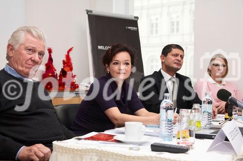 (C) fotodienst/Gudrun Krieger - Wien 03.12.2008 - Pressekonferenz - PAP Ratgeber-Paket - 60.000 Frauen jährlich mit unklarem Krebsabstrich konfrontiert: li nach re:  Univ -Prof. Dr. Sepp Leodolter (Klinische Abt. f. allg. Gynäkologie und gynäkologische Onkologie an der mediz. Univ. Wien), Katharina Stemberger (Vorsitzende und Initiatorin der Österreichischen Initiative gegen Gebärmutterhalskrebs), Dr. Michael Elnekheli (Facharzt für Frauenheilkunde und Geburtshilfe in Wien, Präsident d. Berufsverbandes Österreichischer GynäkologInnen (BÖG)), Patricia Mader (Betroffene)