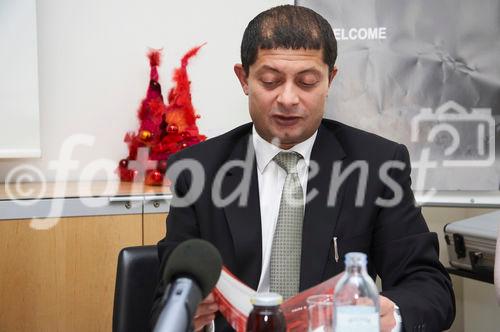 (C) fotodienst/Gudrun Krieger - Wien 03.12.2008 - Pressekonferenz - PAP Ratgeber-Paket - 60.000 Frauen jährlich mit unklarem Krebsabstrich konfrontiert: Dr. Michael Elnekheli (Facharzt für Frauenheilkunde und Geburtshilfe in Wien, Präsident d. Berufsverbandes Österreichischer GynäkologInnen (BÖG))